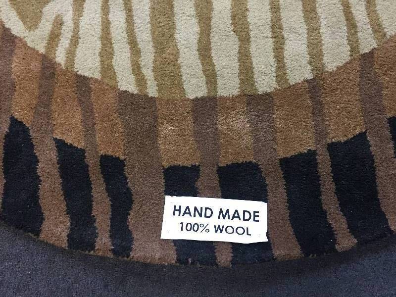 lot 181 image: New 100% Wool Decorator Rug 5 9 Round