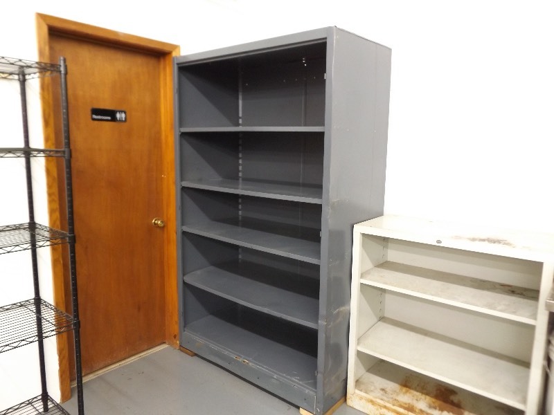 lot 9 image: Large Steel ShelfCabinet