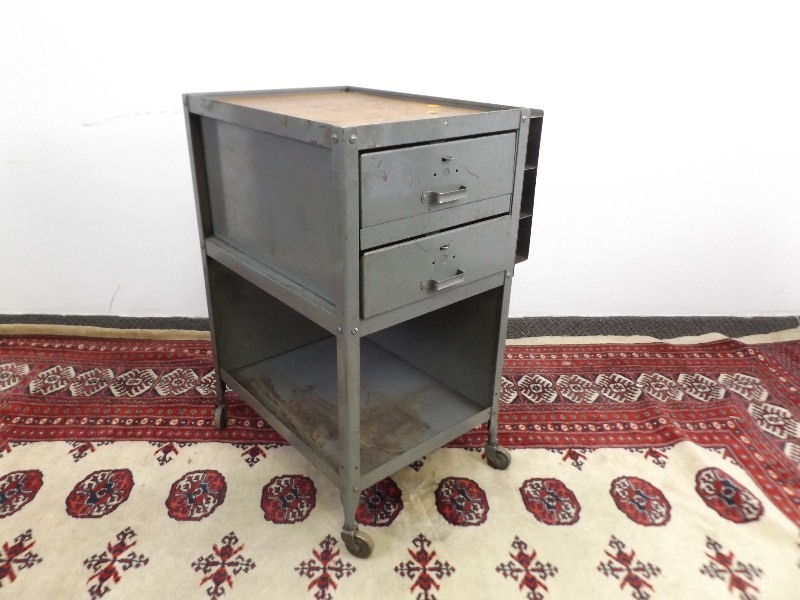 lot 18 image: Steel Lyon 2 Drawer Rolling Work Cart