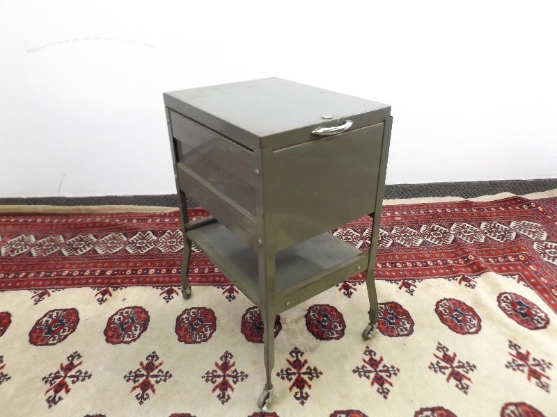 lot 19 image: Steel Parts Steel Rolling Work Cart