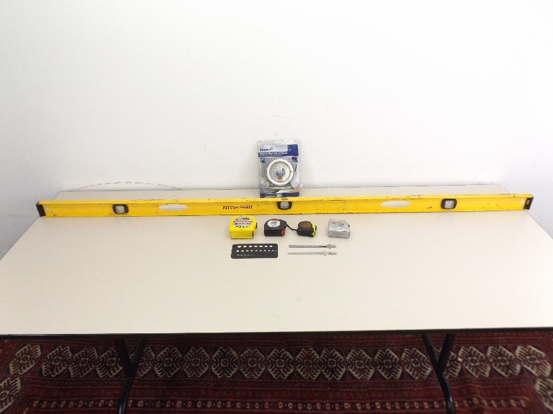 lot 26 image: Lot of Various Measuring and Leveling Tools