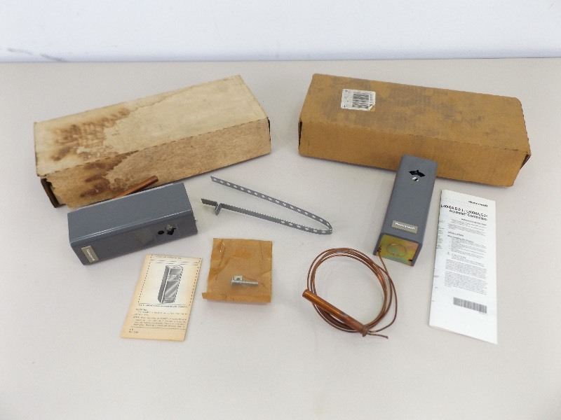 lot 35 image: 2 Honeywell NOS OEM Aquastat Controllers