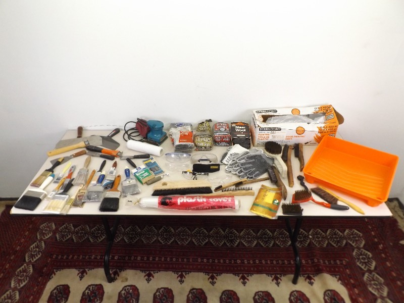 lot 46 image: Large Lot of Painting, Scrapping and Sanding Supplies