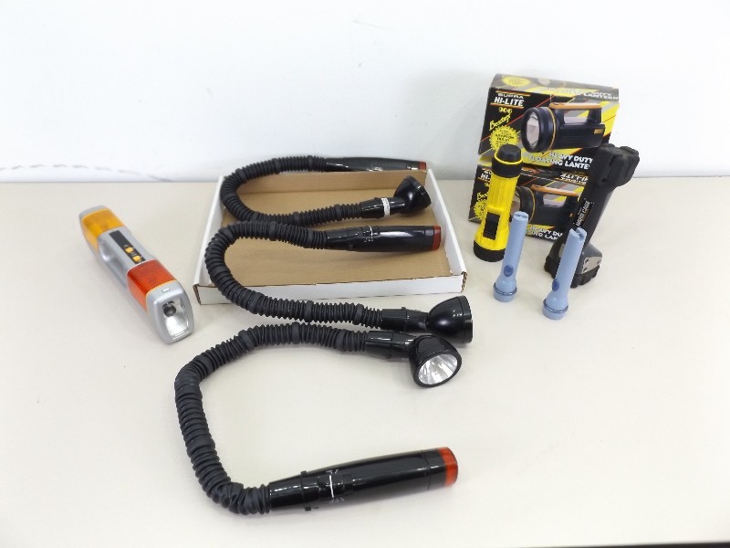 lot 48 image: Lot of Flashlights