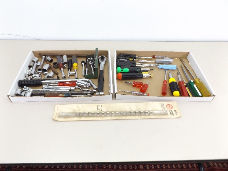 lot 49 image: Lot of Misc. Sockets and Screwdrivers