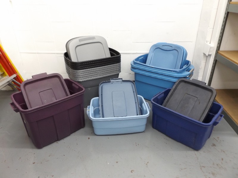 lot 72 image: 16 Newer Totes with Lids