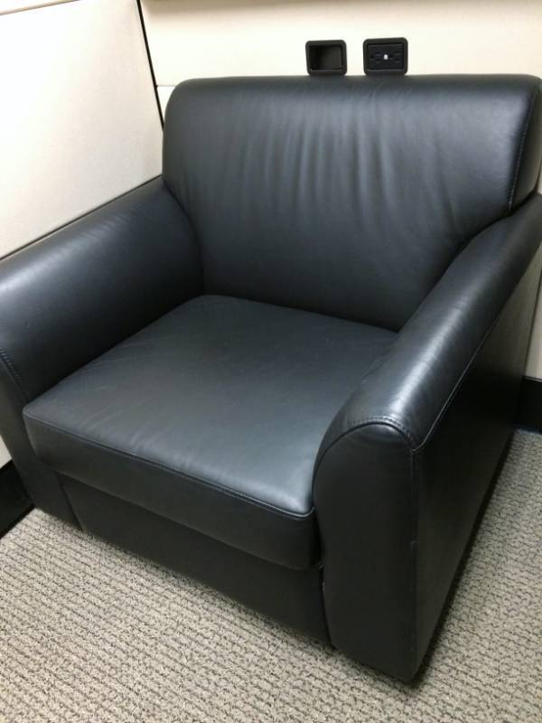 lot 3 image: Black Leather Club Waiting Room Office Chair Excellent Condition&nbsp3