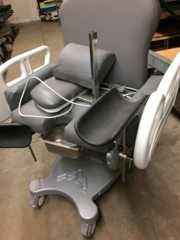 WOW Midland Portable Mobile Power Bariatric Examination Chair Table - Would Be Great As A Birthing Chair Too I would Think - Excellent Working Condition - No Tears To Fabric