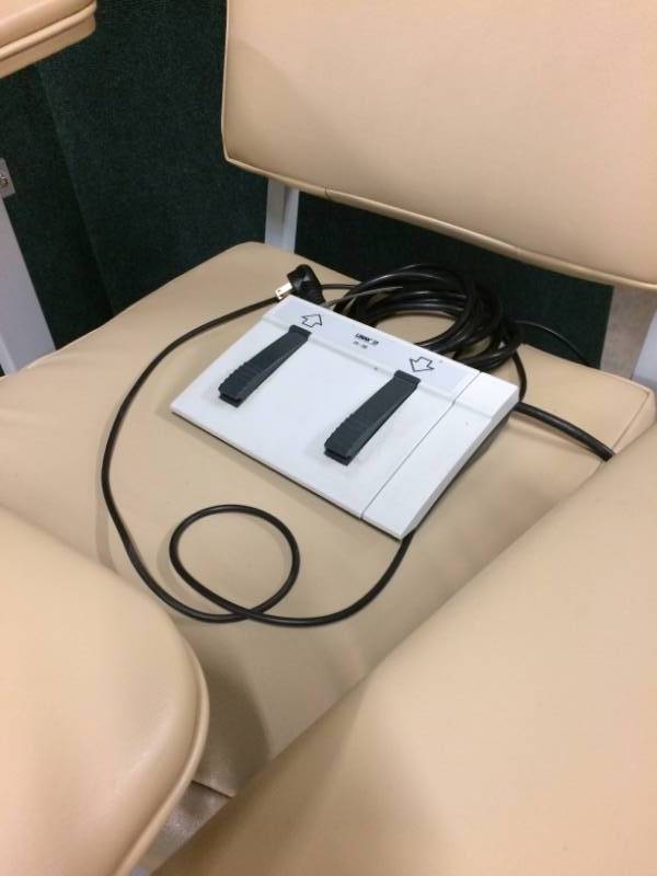 WOW MSRP $1800 Custom Comfort ELECTRIC POWER Adjustable Height Power Blood Draw Phlebotomy Chair - Excellent Working Condition