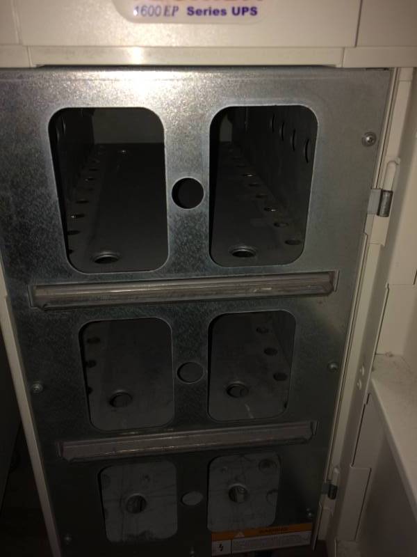 Toshiba 1600EP UPS&nbspSingle phase, double conversion UPS system with a tower design - Batteries Removed