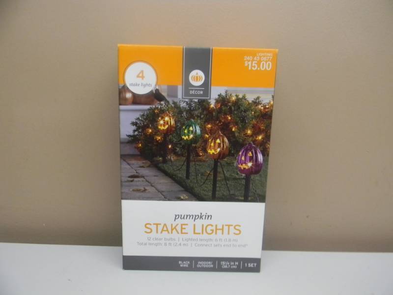 NEW IN BOX - PUMPKIN STAKE LIGHTS - WORKS - SEE PICTURES