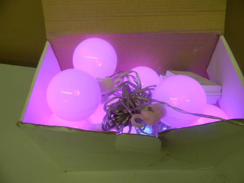NEW IN BOX - ROUND STRING OF COLOR CHANGING LIGHTS - WORKS  - SEE PICTURES