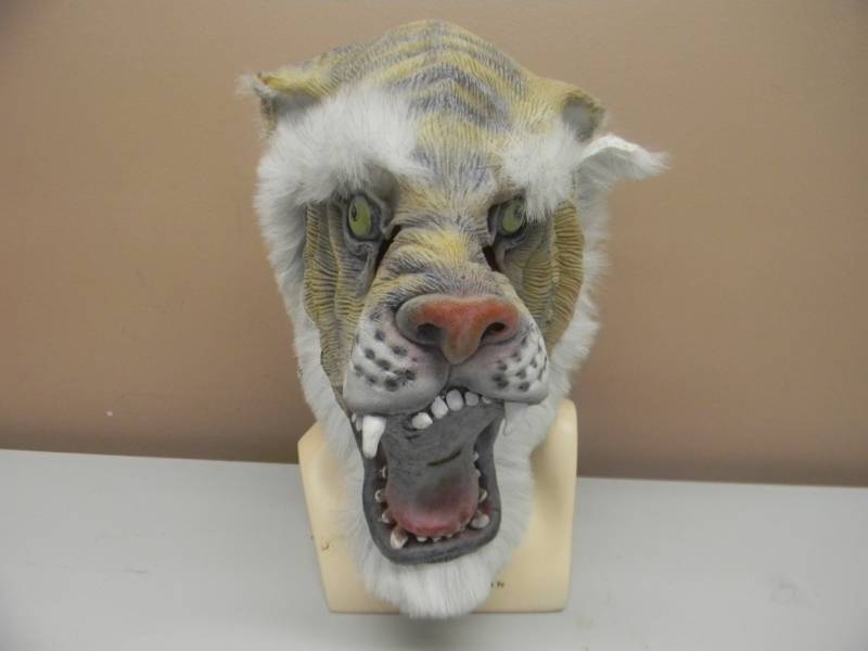VINTAGE HALLOWEEN ATTACK CAT MASK  - SEE PICTURES