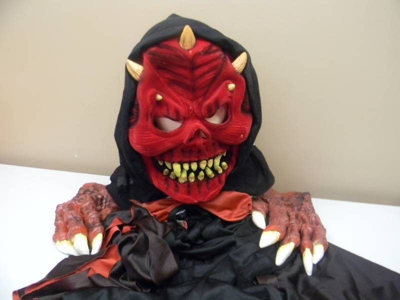 VINTAGE HALLOWEEN FULL DEMON COSTUME - SEE PICTURES