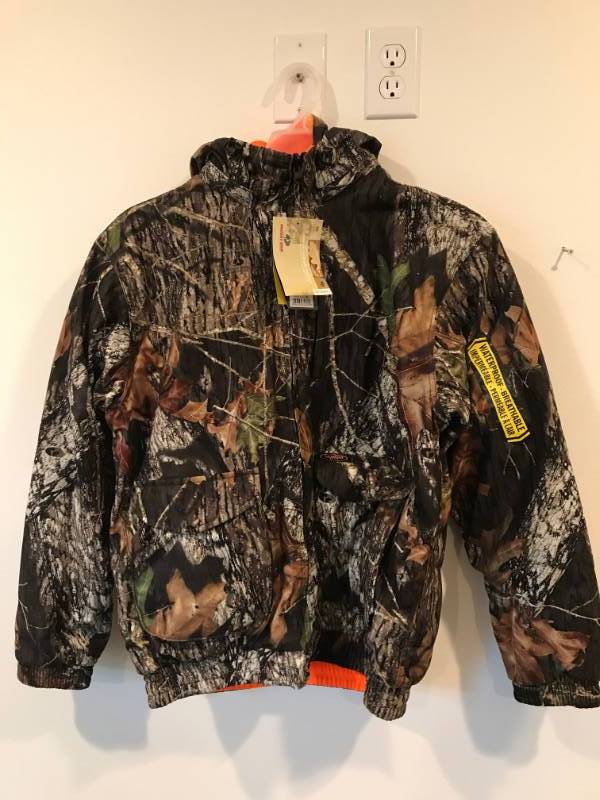 lot 9 image: Mossy Oak Warm Hunting Jacket Size Medium