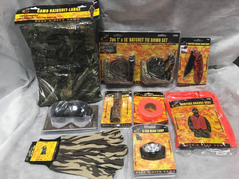 lot 68 image: Lot of 9 Misc Hunting Items