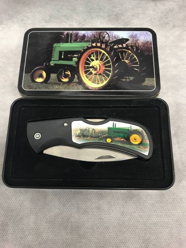 lot 99 image: John Deere Collectors TIn & Knife Set