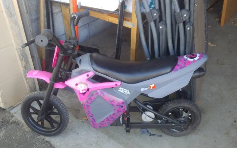 lot 11 image: Mini Electric Dirt Bike 24 Volt