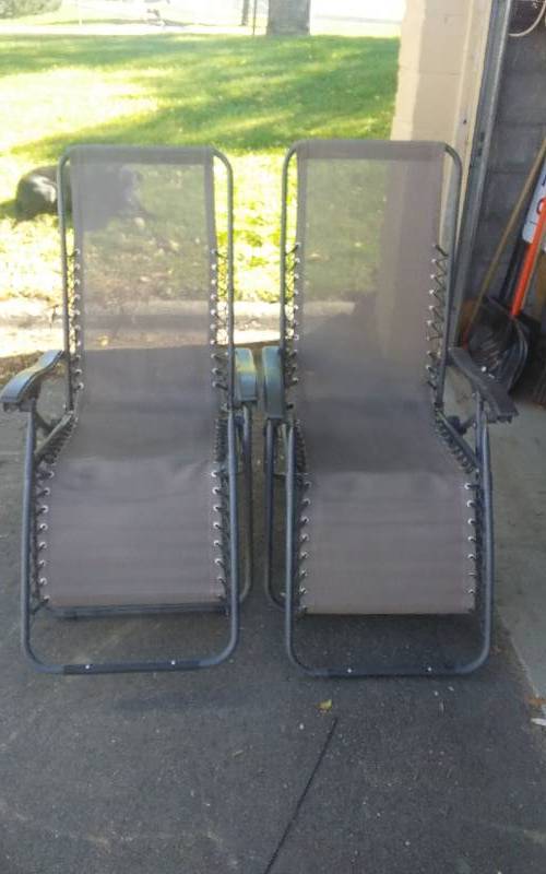 lot 20 image: 2-Zero Gravity Lounge Chairs