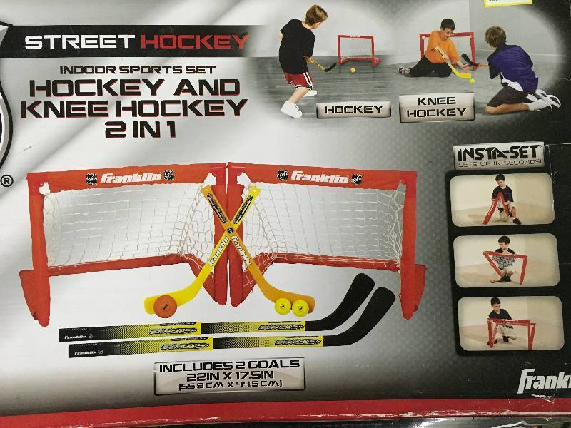 NHL Hockey & Knee Hockey 2-IN-1 Set, Retail $44.99