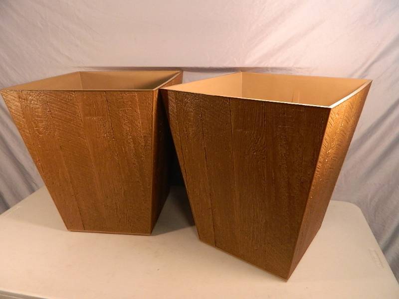 lot 13 image: 2 New Suncast Planters
