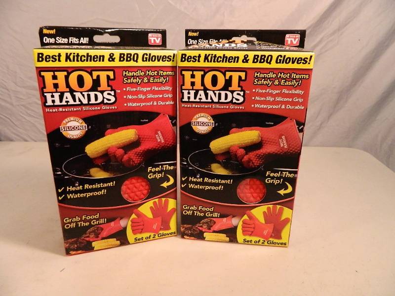 lot 28 image: 2 New Packages of Hot Hands