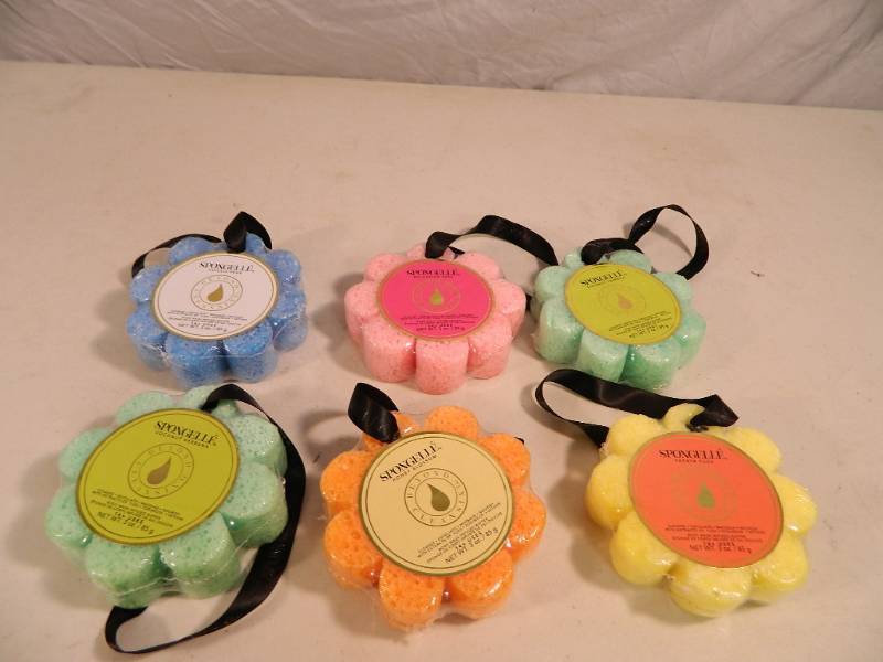 lot 47 image: 6 New Spongelles
