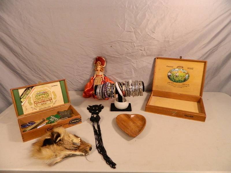 lot 64 image: Assorted Collectibles