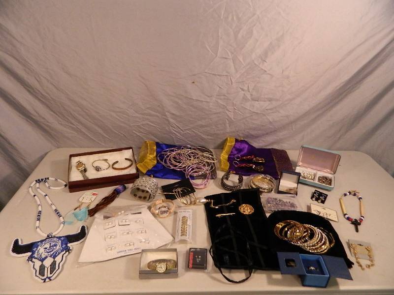 lot 65 image: Estate Jewelry