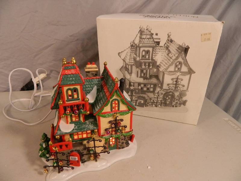 lot 84 image: Department 56 North Pole Series Building