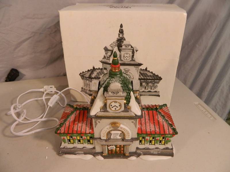 lot 88 image: Department 56 North Pole Series Building