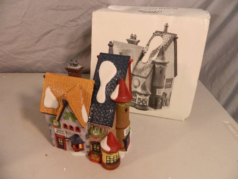 lot 90 image: Department 56 North Pole Series Building