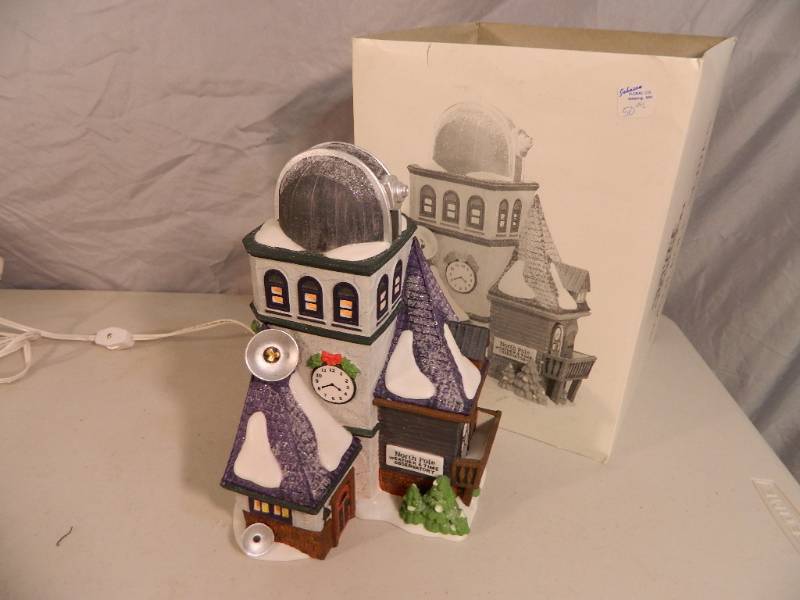 lot 96 image: Department 56 North Pole Series Building