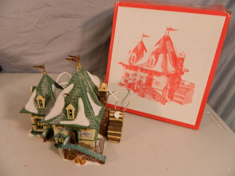 lot 98 image: Department 56 North Pole Series Building