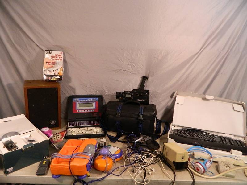 lot 124 image: Assorted Electronics