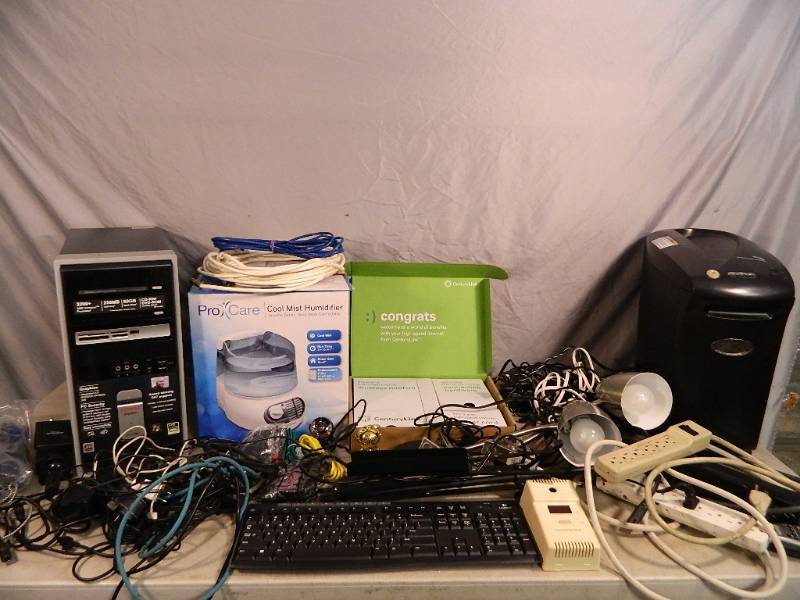 lot 128 image: Assorted Electronics