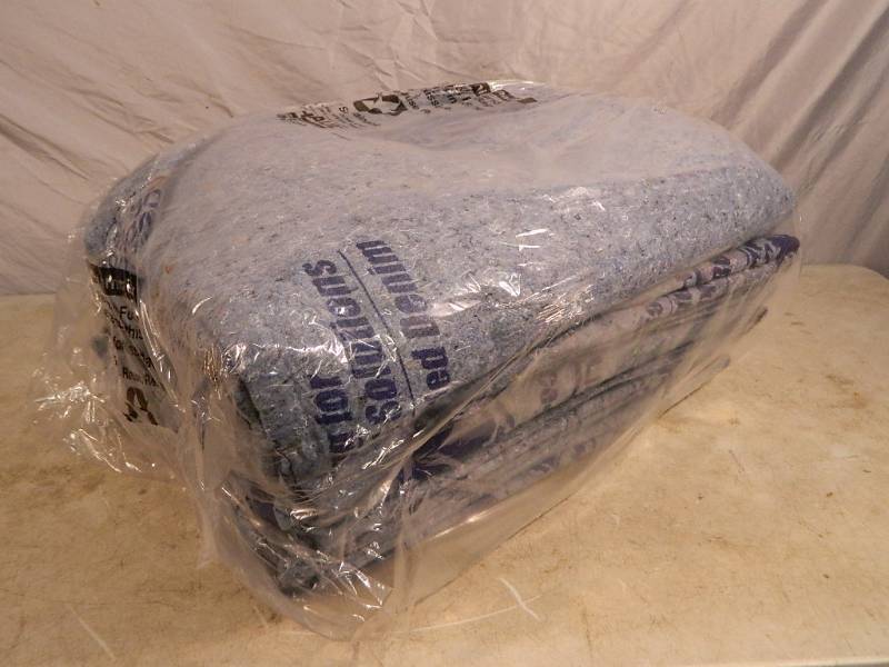 lot 136 image: 6 Moving Blankets