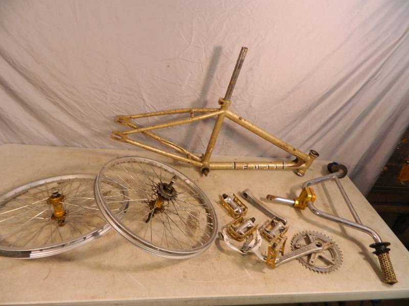 lot 146 image: Vintage Fuji BMX Bike