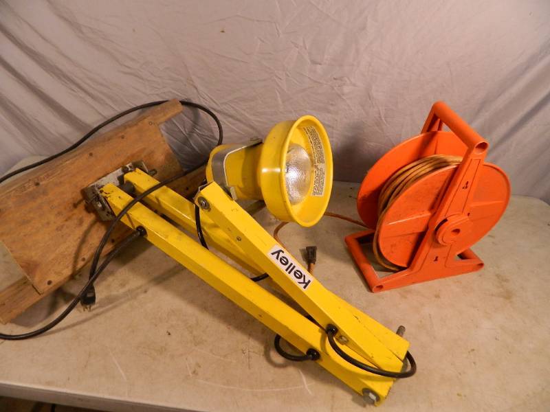 lot 152 image: Dock Light and Extension Cord