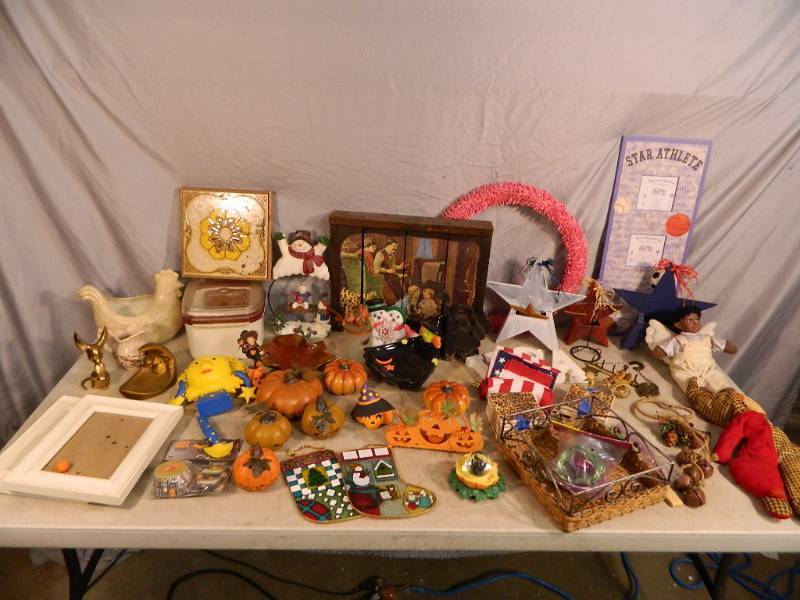 lot 171 image: Halloween, Home Decor, Etc