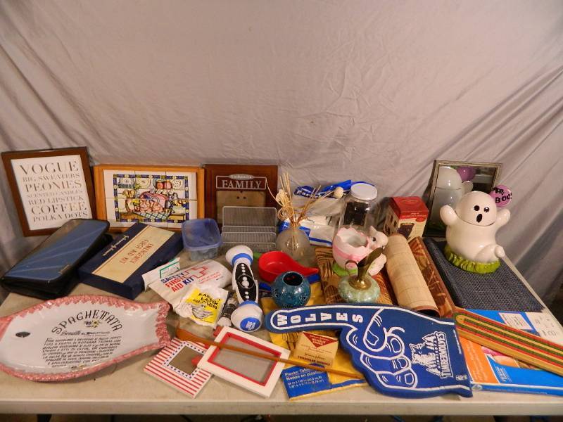 lot 174 image: Household Items and Decor