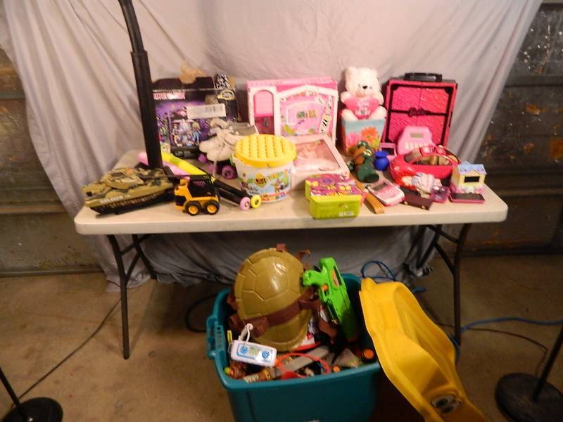 lot 183 image: Large Lot of Toys