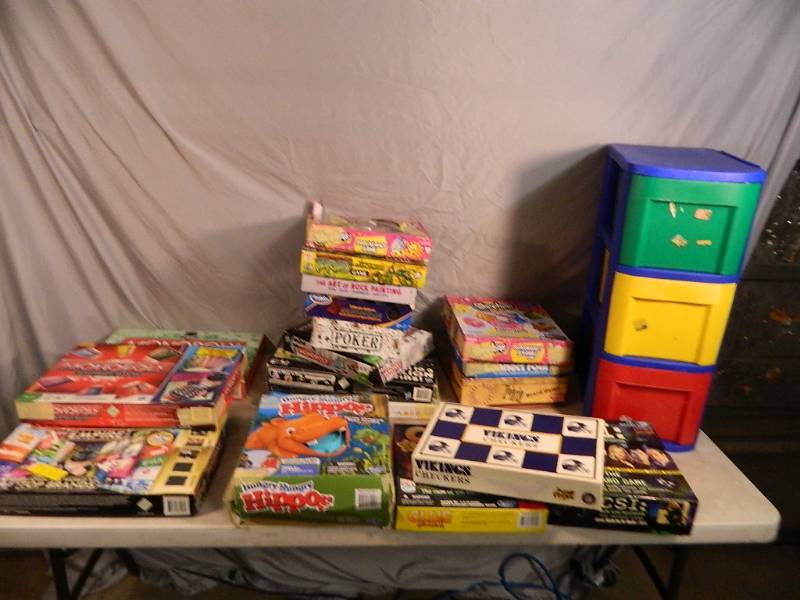 lot 184 image: Board Games, Organizer