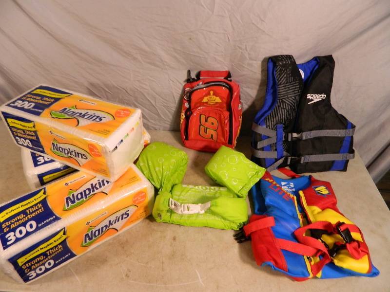 lot 186 image: Youth Life Jackets, Napkins