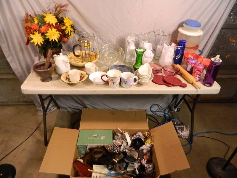 lot 188 image: Large Lot of Kitchen Items