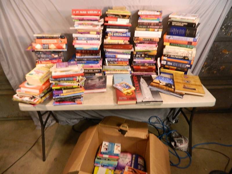 lot 190 image: Huge Lot of Books