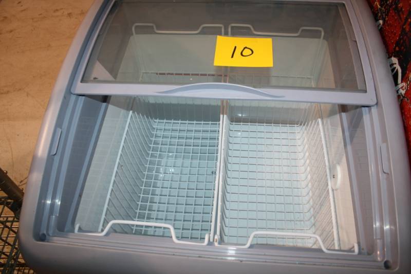 lot 10 image: Top Load Display FreezerRuns Freezes