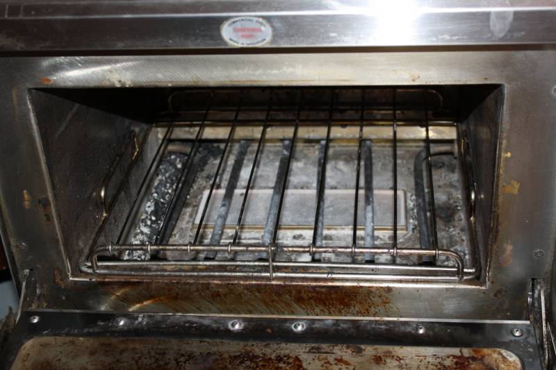 lot 29 image: Turbo Chef, Mod HHB, Rapid Bake oven, 208-240 volts, 24 amps, 1 ph, mfg. date 08-05, 26.5x31x21.5HNote Very Nice Condition