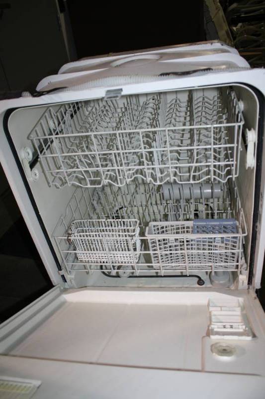 lot 46 image: Whirlpool Dishwasher