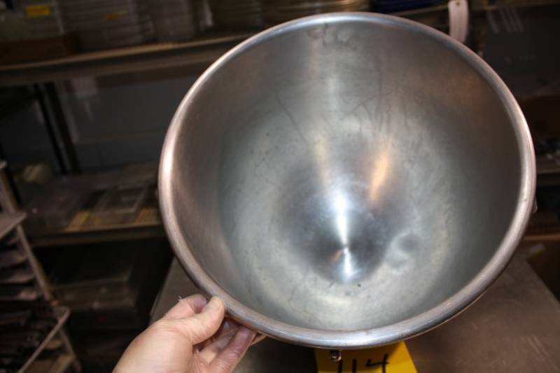 lot 114 image: Hobart 20 qrt Mixing Bowl